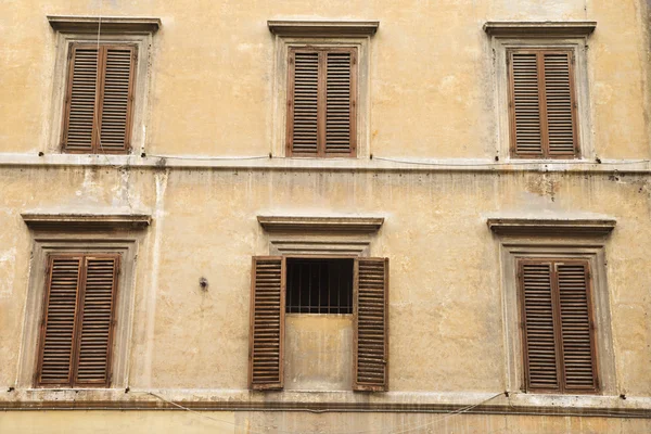Віконницями windows — стокове фото