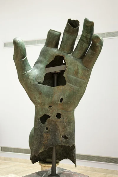 Kolosalne ręka statua. — Zdjęcie stockowe
