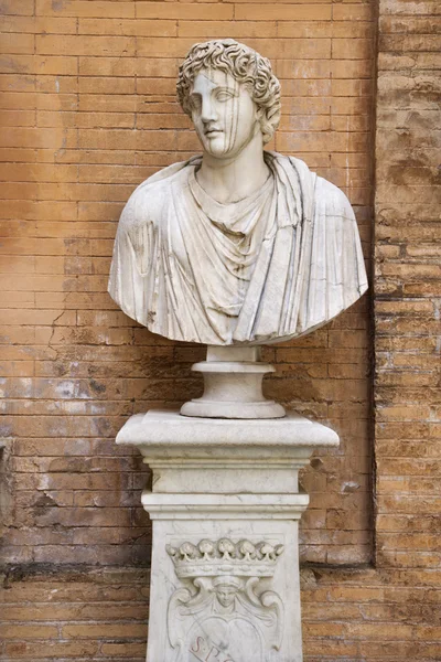 Carved Bust In Front of Brick Wall — Stock Photo, Image
