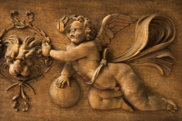 Різьблення херувима ангел. — стокове фото