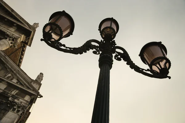 Pouliční lampa, Benátky, Itálie. — Stock fotografie