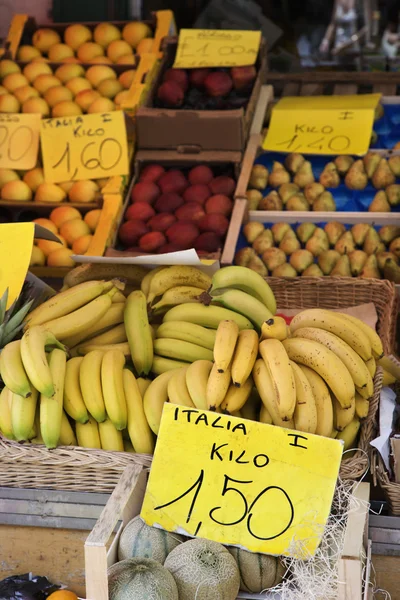 Παράγουν στην αγορά στην Ιταλία — Φωτογραφία Αρχείου