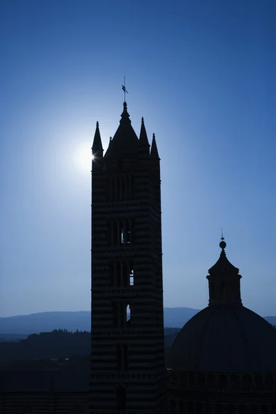 Silueta italské katedrály. — Stock fotografie