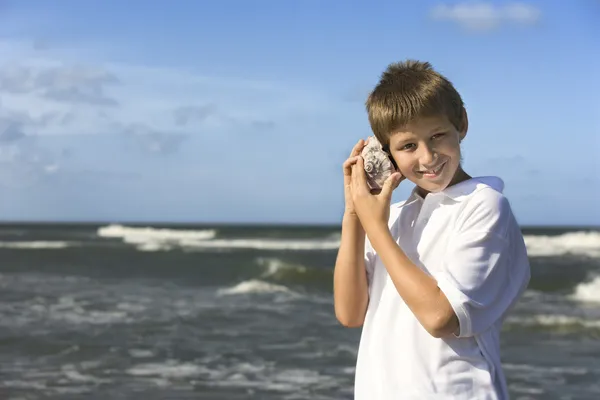 Pojke på stranden — Stockfoto