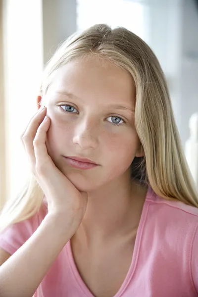 Retrato de una niña. —  Fotos de Stock