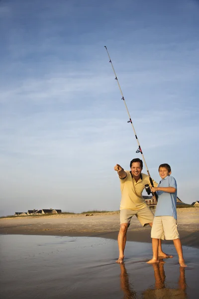 Vater und Sohn angeln — Stockfoto