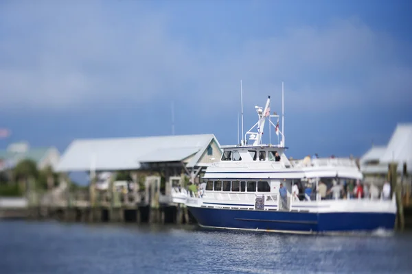 Ferry boat at dock. — Stock Photo, Image