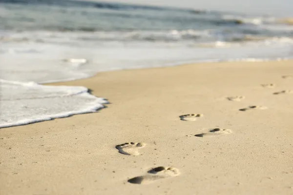 Coastline with footprints. — Stock Photo, Image