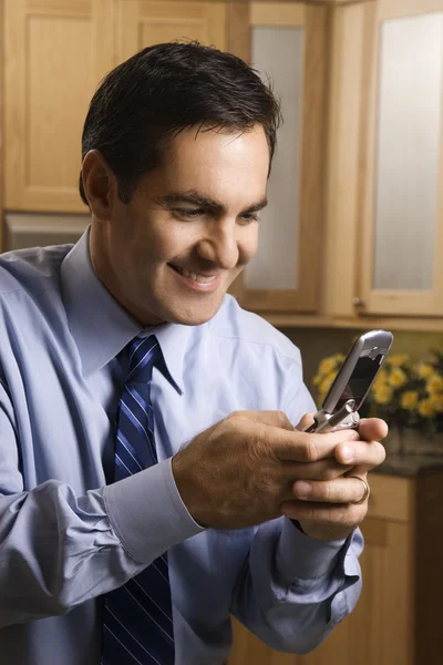 Affärsman på mobiltelefon. — Stockfoto