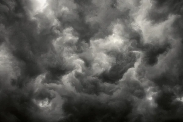 Nuvens de tempestade escura . — Fotografia de Stock