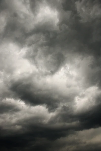Ciemne chmury burzy. — Zdjęcie stockowe