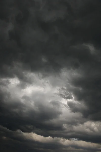 Ciemne chmury burzy. — Zdjęcie stockowe