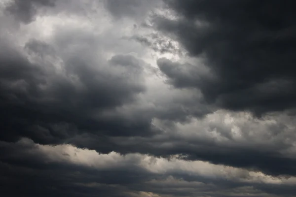 Nuvens de tempestade escura . — Fotografia de Stock