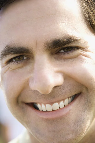 Hombre sonriendo. —  Fotos de Stock