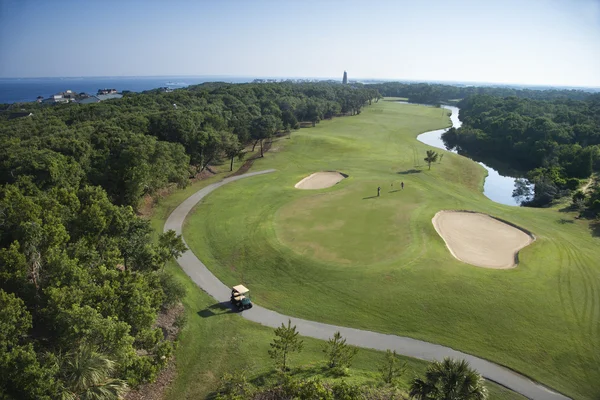 Golfplatz an der Küste. — Stockfoto