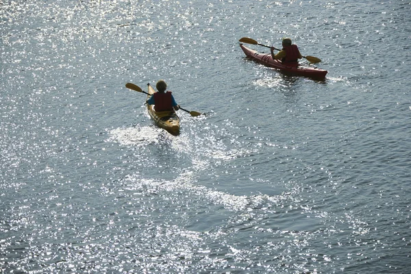 Ragazzi in kayak . — Foto Stock