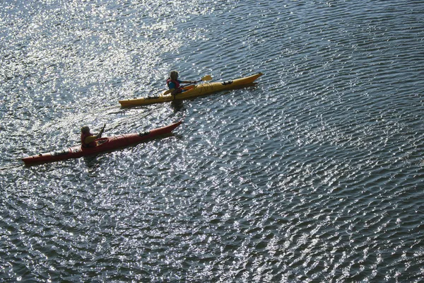 Ragazzi kayak da mare . — Foto Stock