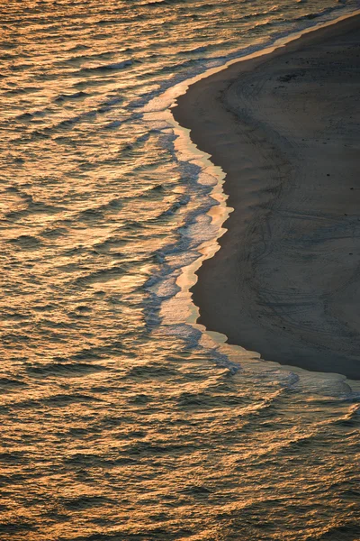 Wasser trifft Strand. — Stockfoto