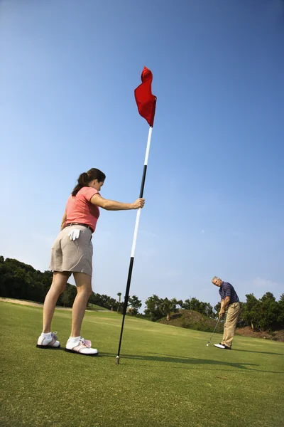 Golf oynarken Çift. — Stok fotoğraf