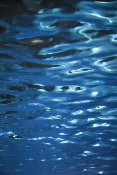 Blå krusade vatten. — Stockfoto