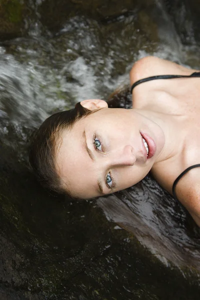 Donna in acqua . — Foto Stock