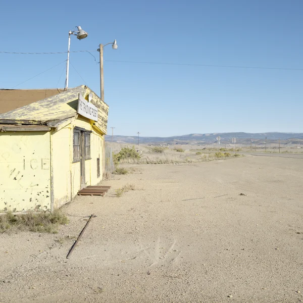 Velho posto comercial no deserto . — Fotografia de Stock