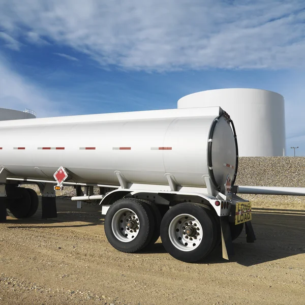 Fuel tanker and fuel farm. — Stock Photo, Image