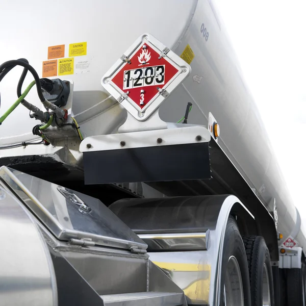 Camión cisterna de combustible . —  Fotos de Stock