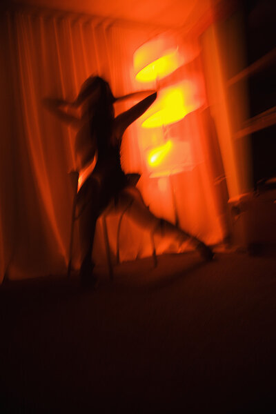 Силуэт женщины.