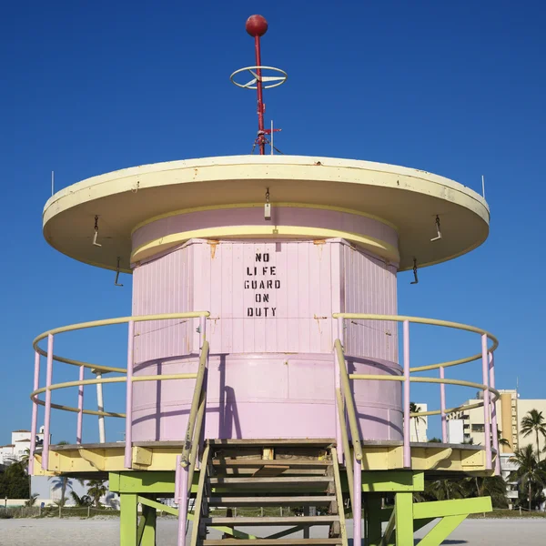 Pink lifeguard tower, Miami. — Stock Photo, Image