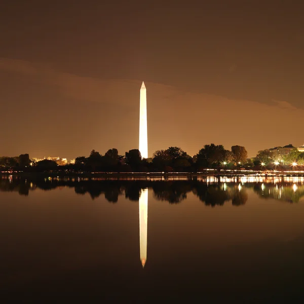 华盛顿纪念碑在晚上. — 图库照片