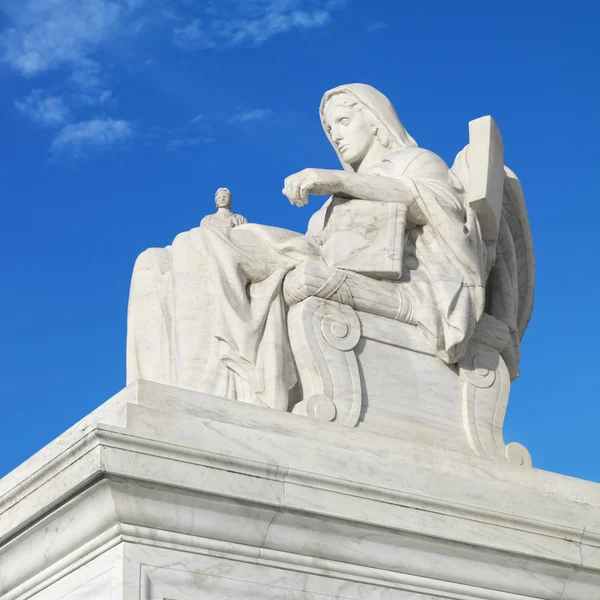 Скульптура Верховного суда . — стоковое фото