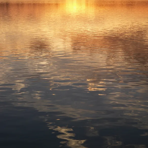 Reflexionen über Wasser. — Stockfoto