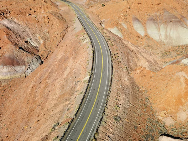 Autopista a través del desierto . —  Fotos de Stock