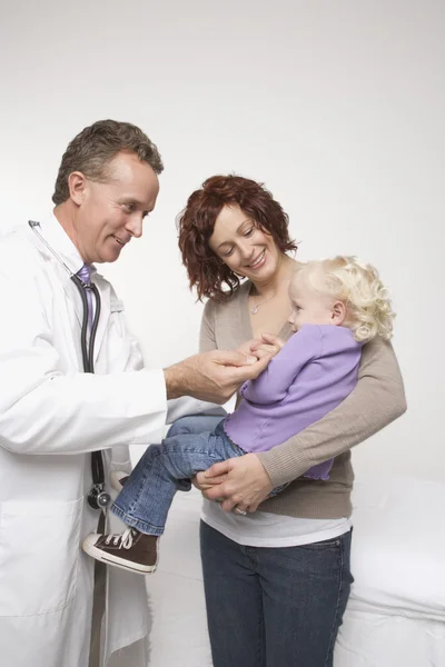 Physician and child. — Stock Photo, Image