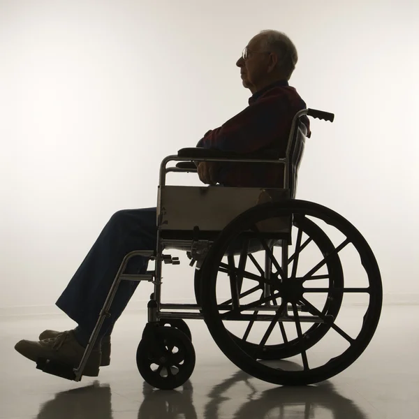 坐轮椅的男人. — 图库照片