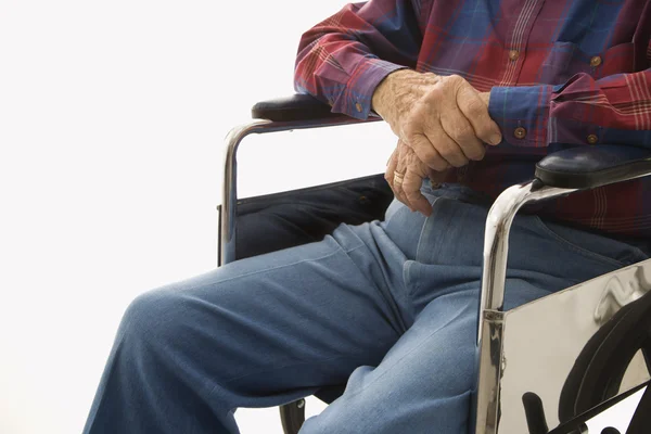 Tekerlekli sandalyedeki yaşlı adam. — Stok fotoğraf