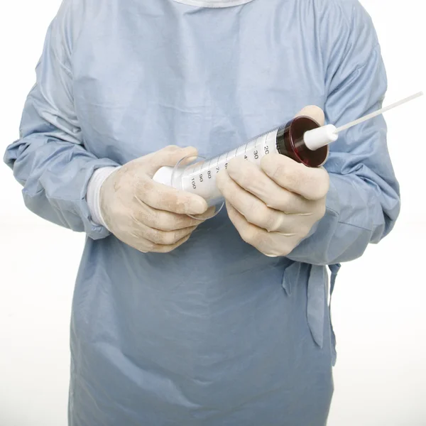 Chirurg mit riesiger Nadel. lizenzfreie Stockbilder
