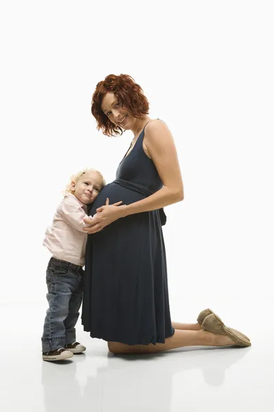 Zwangere moeder en kind. Rechtenvrije Stockafbeeldingen