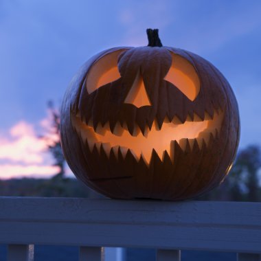 Glowing jack-o'-lantern. clipart