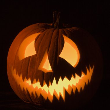 parlayan jack-o-lantern.