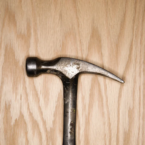 Hammer auf Holz. — Stockfoto