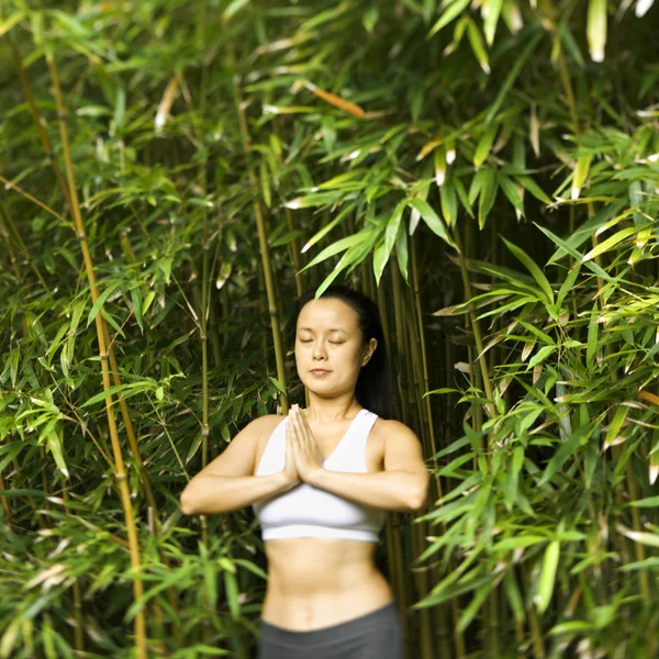 Asian woman meditating. — Stock Photo, Image