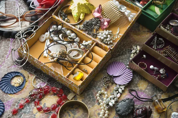 Open jewelry box. — Stock Photo, Image