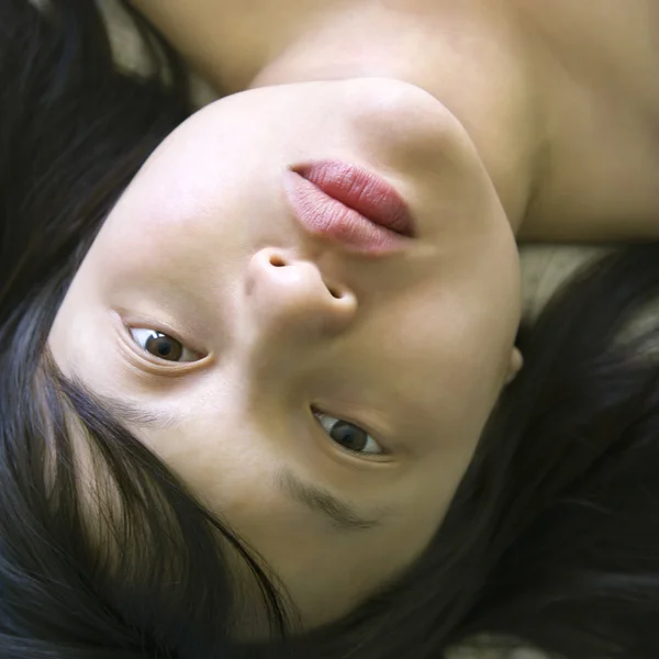 Jolie jeune femme asiatique . — Photo