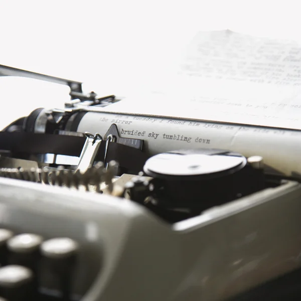 Máquina de escrever com papel . — Fotografia de Stock