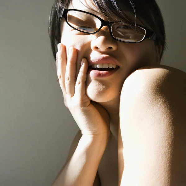 年轻漂亮的亚洲女人. — 图库照片