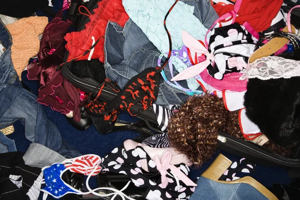 Stapel van vrouwen kleding. — Stockfoto