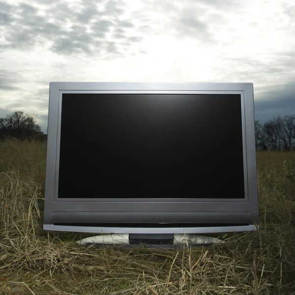 TV i fältet. — Stockfoto