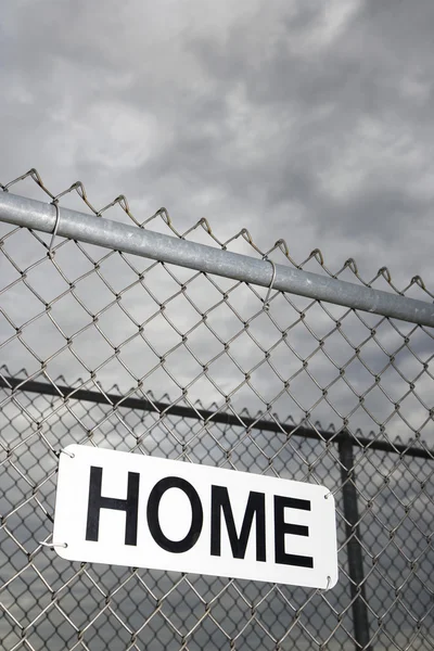 Home sign on fence. — Stock Photo, Image
